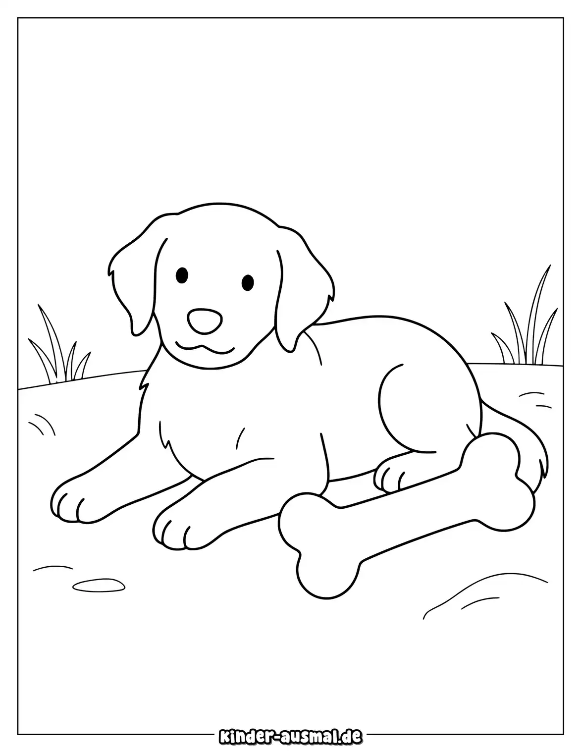 Golden Retriever Welpe liegt neben einem großen Spielzeugknochen.