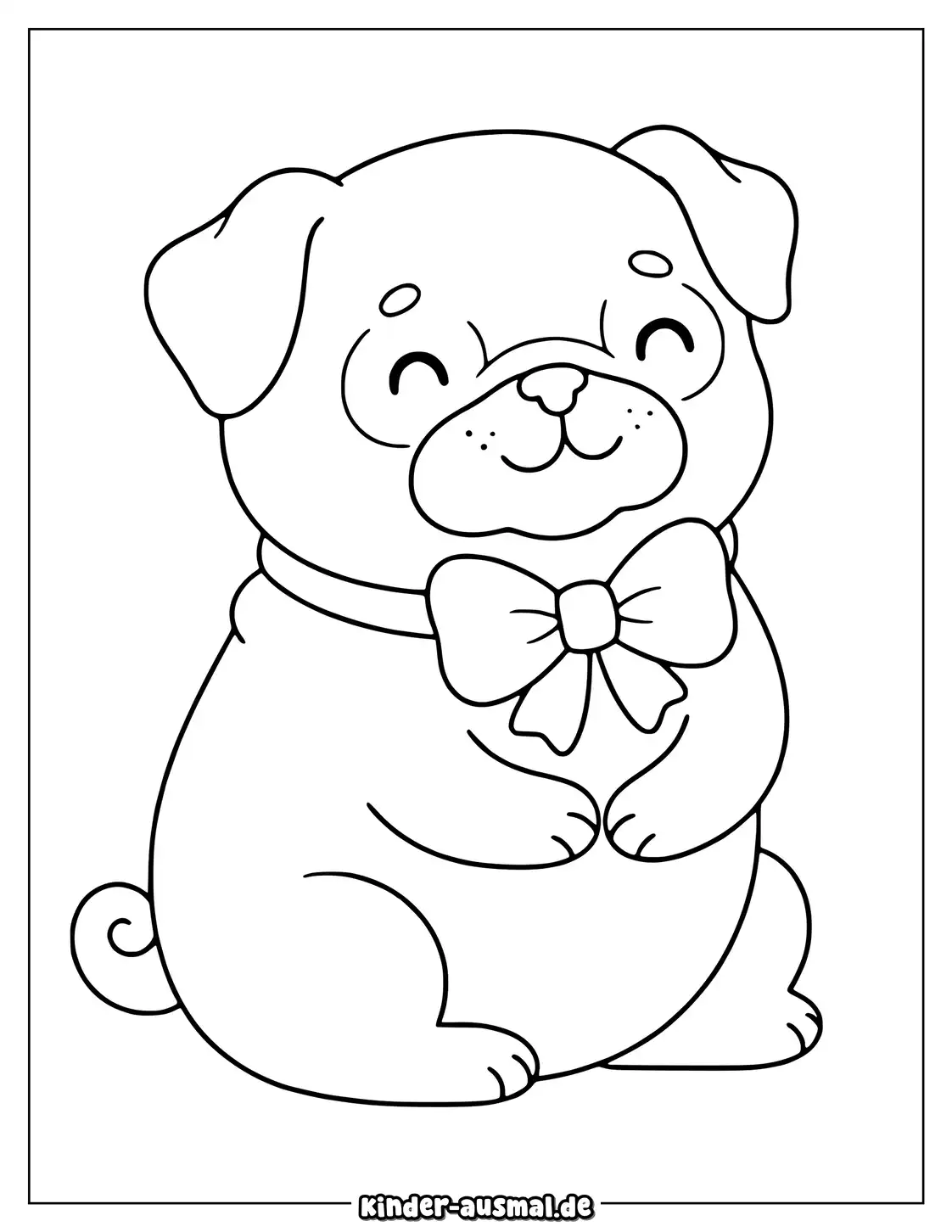 Mops trägt eine runde Schleife mit zwei kleinen Herzen.